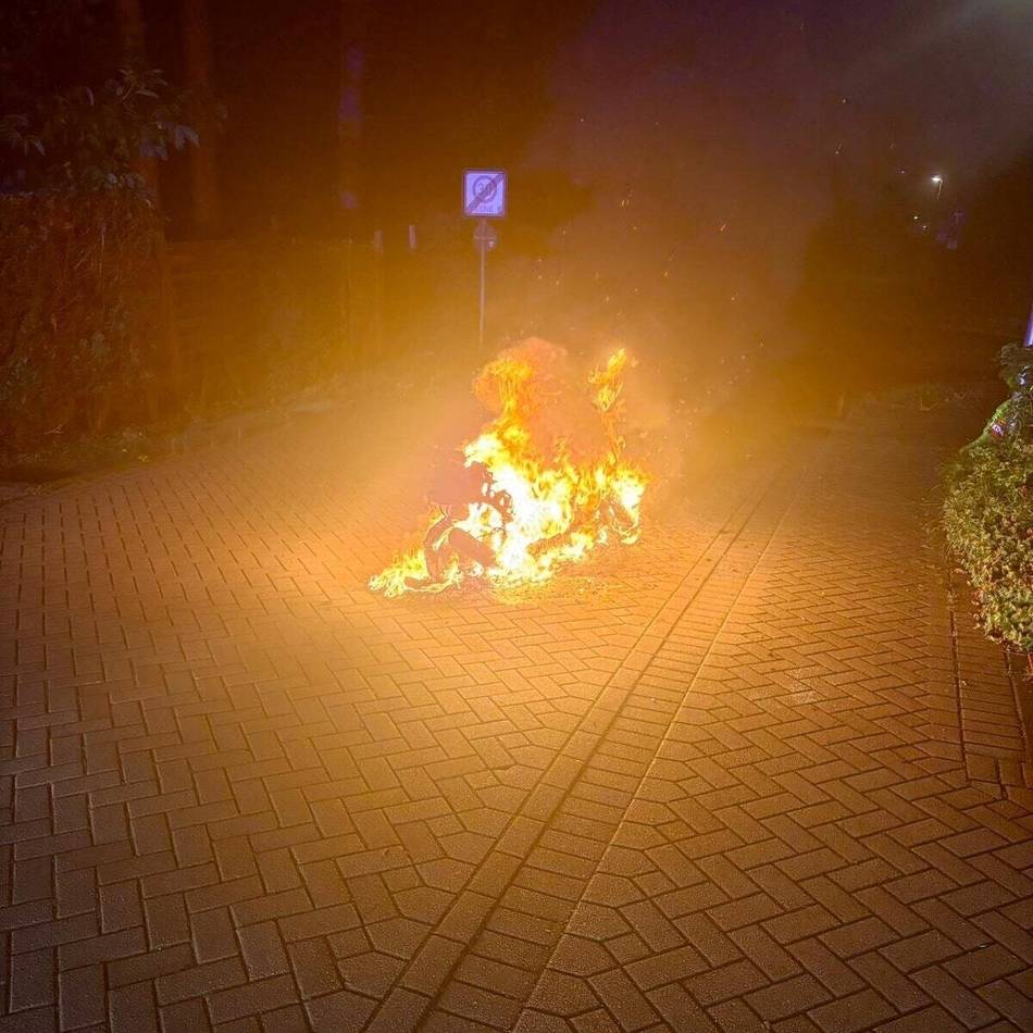 Emmerich: Brennender Roller und eine Wasserleiche – mehrere Einsätze für die Feuerwehr