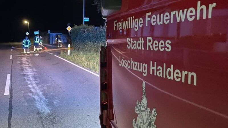 Polizei ermittelt: Unbekannter rammt in Rees Verkehrsschild und flüchtet