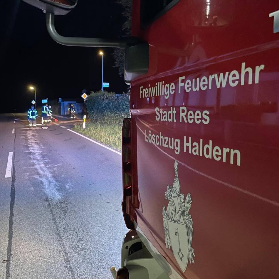 Polizei ermittelt: Unbekannter rammt in Rees Verkehrsschild und flüchtet