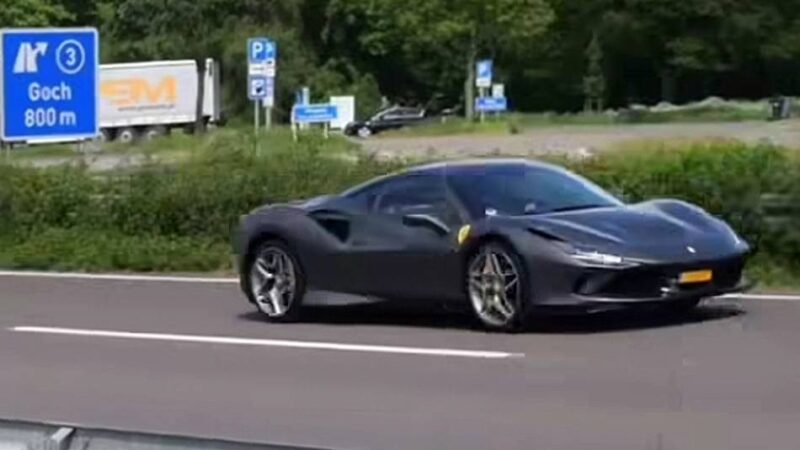 Gefährliches Hobby: Raser testen ihre Boliden mit bis zu 350 km/h auf der A57