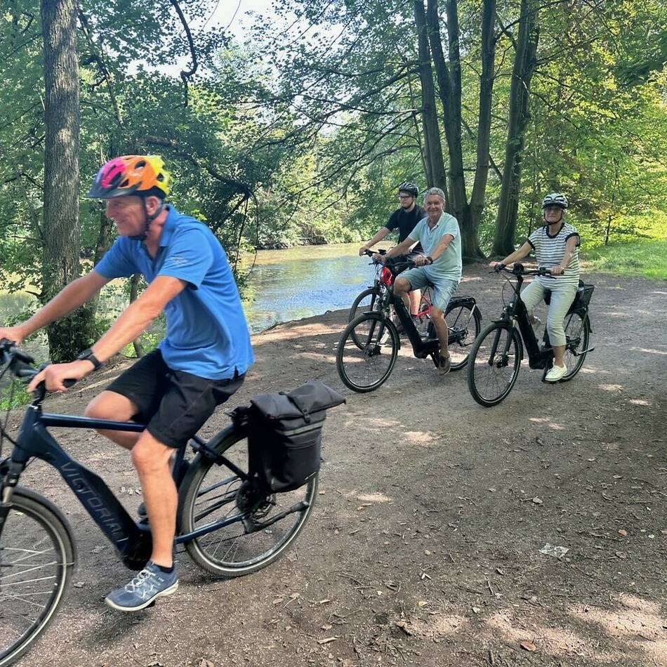 Rheinberger Fahrradclub: ADFC radelt in den Feierabend und nach Rheinhausen