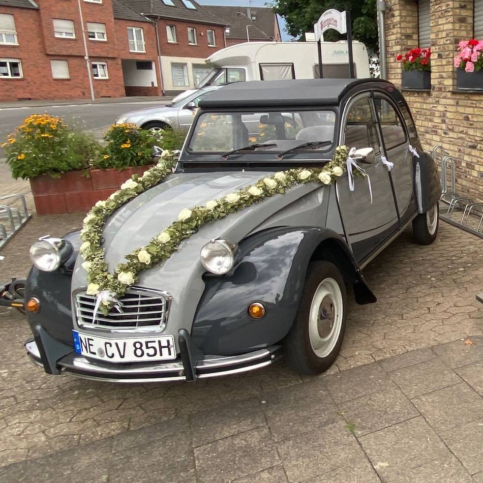 Französische Oldtimer-Liebe in Dormagen: Die Beckmanns und ihr verrücktes Entenleben