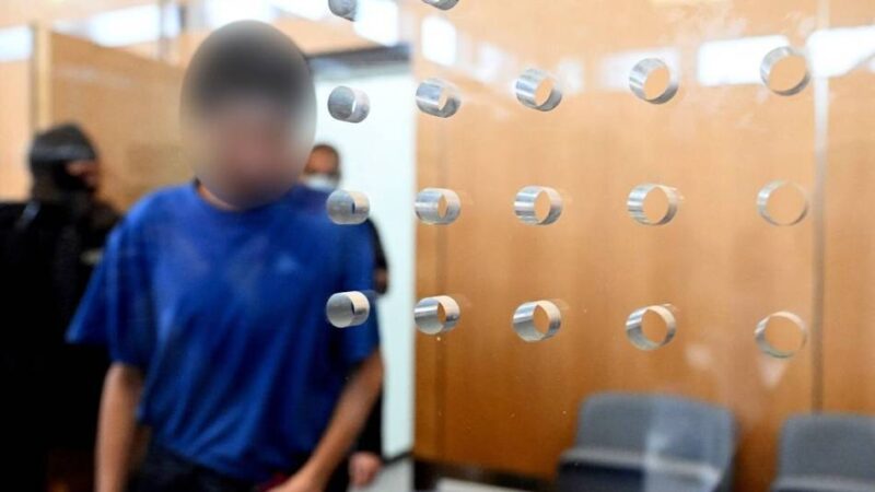 Prozess in Düsseldorf: Rechtsmedizinerin beschreibt schwere Halsverletzungen bei Messerangriff in Solingen