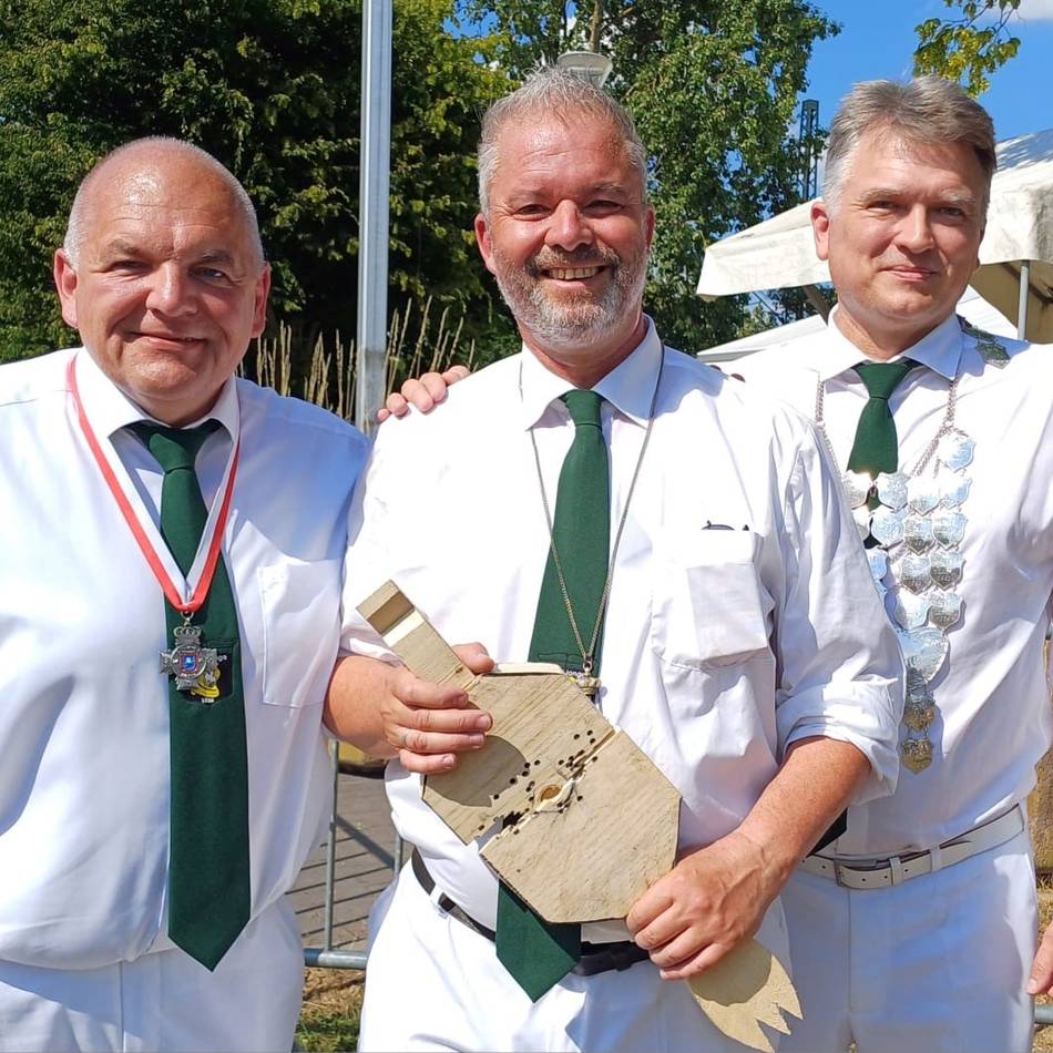 Mit dem 67. Schuss: Jörg Michael Krause sichert sich die Königswürde in Büttgen