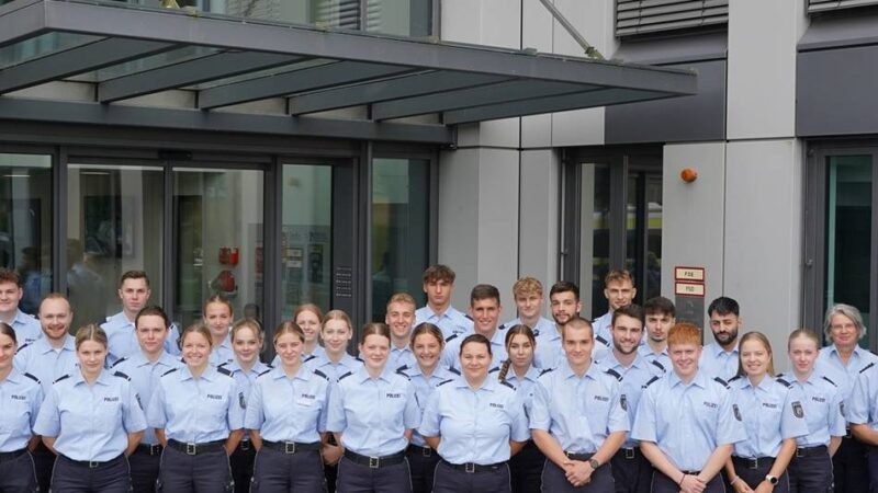 Polizei des Oberbergischen Kreises: Kommissaranwärter treten zum ersten Praktikum an