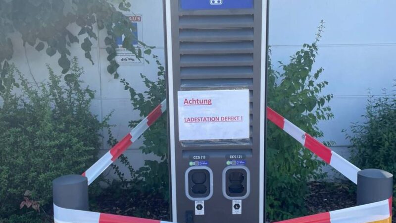 Dreister Diebstahl in Krefeld: Vermutlicher Kupferdiebstahl bei E-Ladestationen