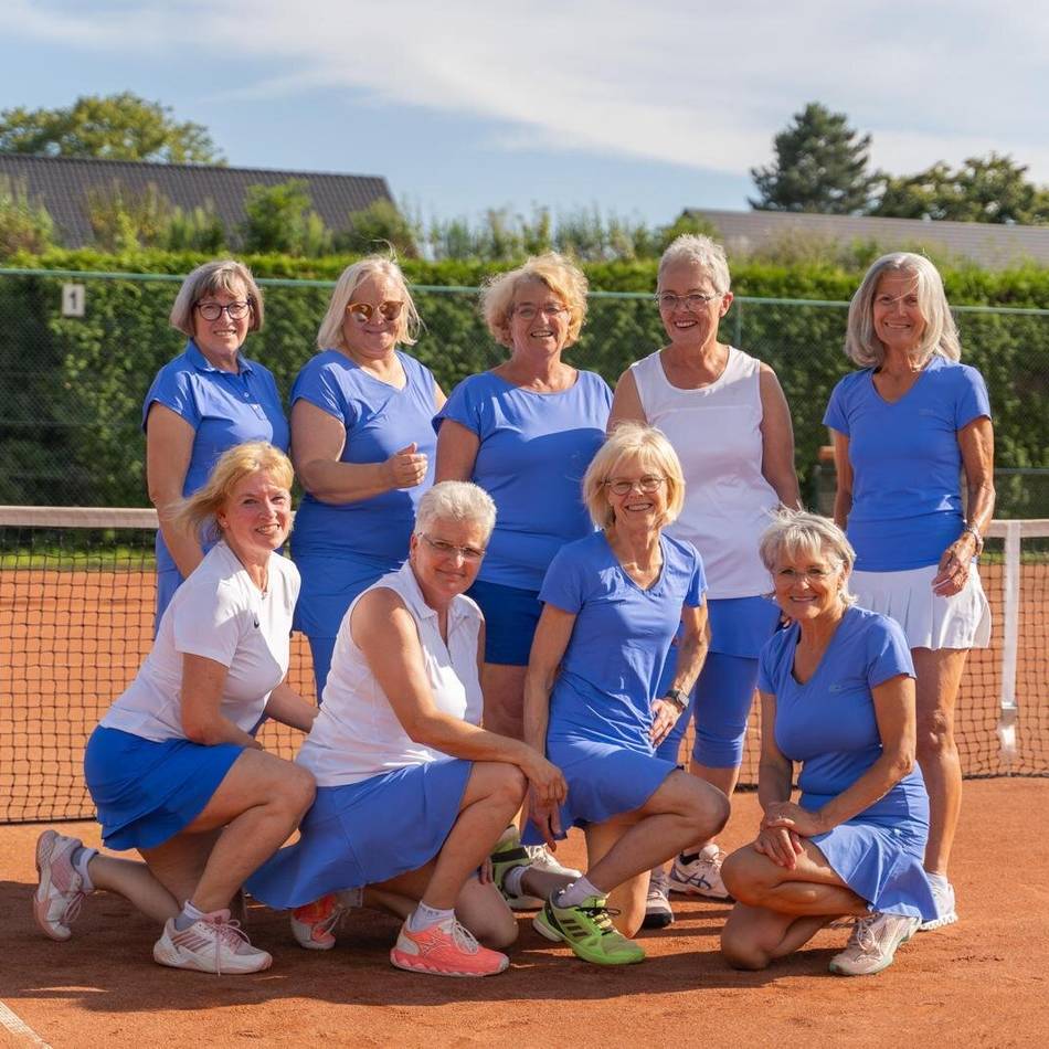 Vier Mannschaften steigen auf: Vluyner Damen 60 gelingt Historisches am Netz