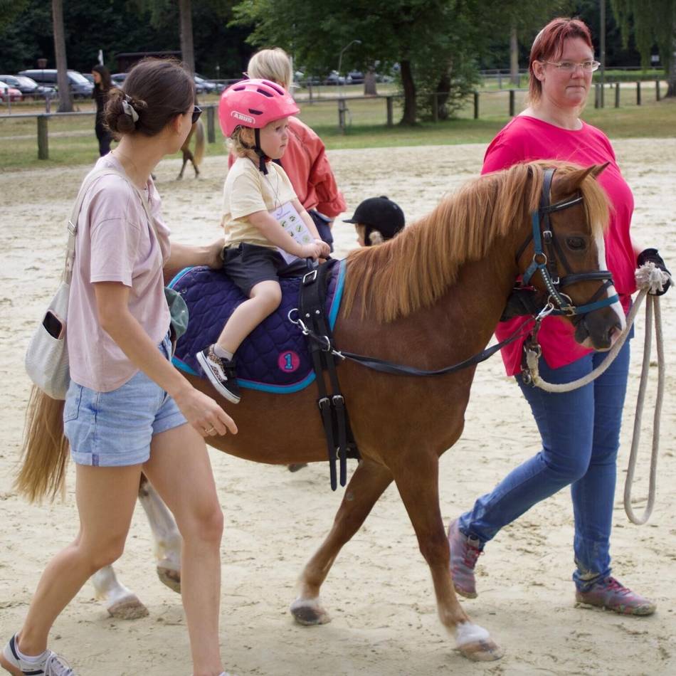 Ferienprogramm in Sonsbeck: Ferienkinder erobern Reitanlage