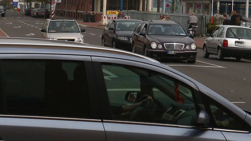 Discounter gibt Parkplatz frei: Pilotprojekt zum Feierabendparken am Gahlingspfad