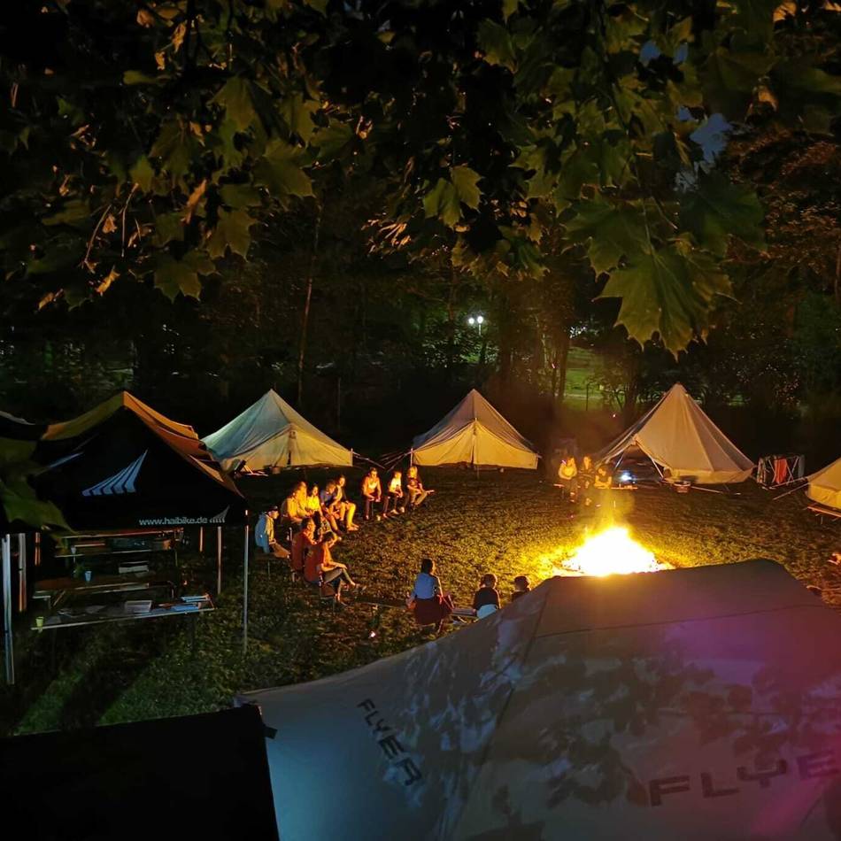 Mit Lagerfeuer im Freibad: Rund 100 Kinder beim Zeltlager der DLRG Grefrath