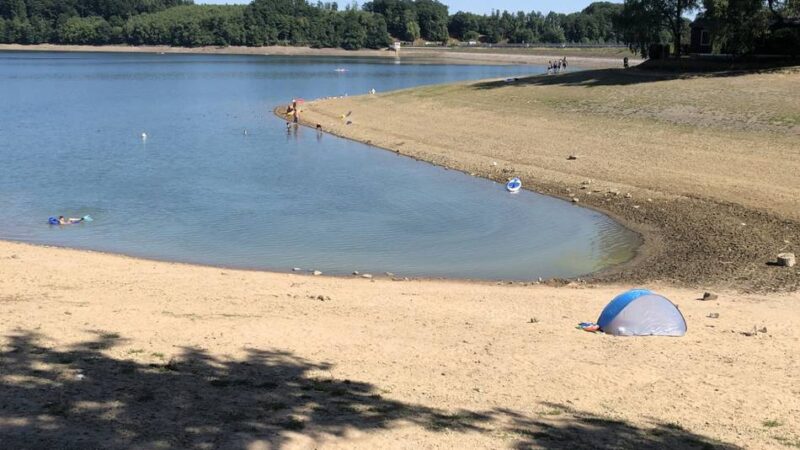 Blaualgen an der Bever-Talsperre in Hückeswagen: Badeverbot an allen vier Badestellen