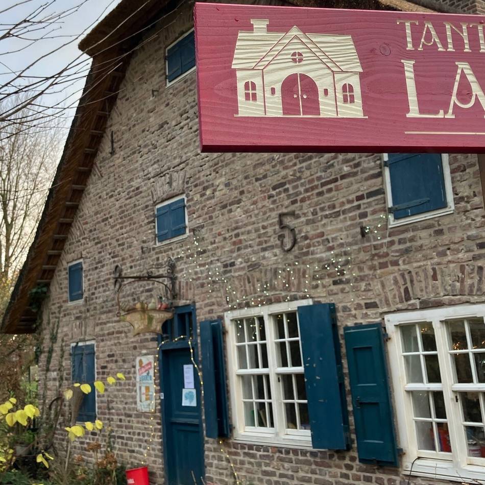 Verein betreibt Tante-Emma-Laden im Freilichtmuseum: Kreismitarbeiter spenden 3650 Euro an den Kindertraum
