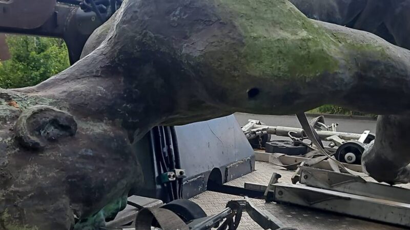 Skurrile Tat in Krefeld: Unbekannte zersägen Denkmal aus der NS-Zeit