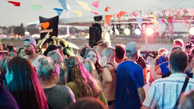 RP-Schiffsparty auf dem Rhein in Düsseldorf: 1000 Gäste feiern ausgelassen an Bord der MS Rheingalaxie