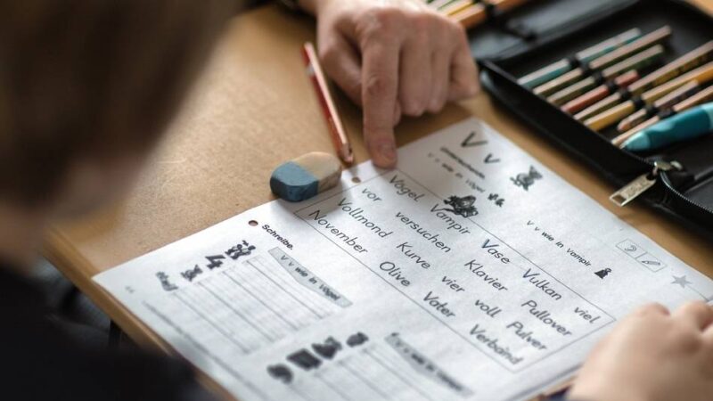 Für Schüler in Meerbusch: Warum die Stadt Integrationshelfer neu organisiert