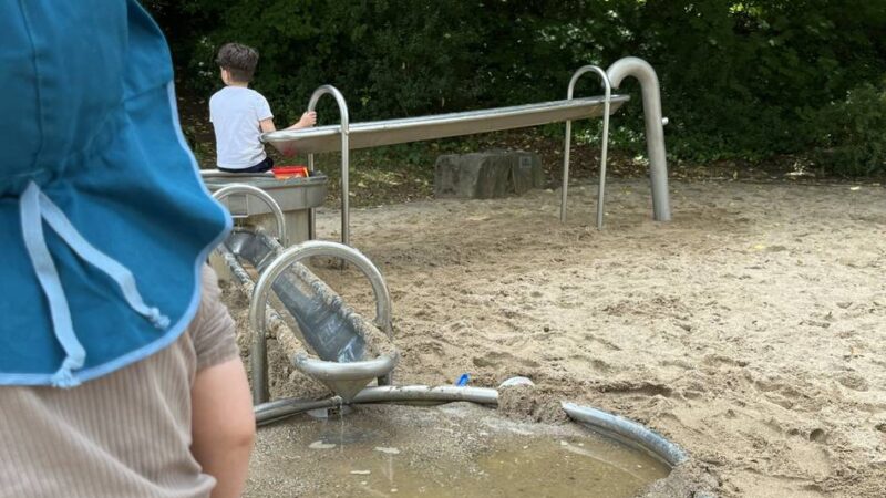 Auf der Suche nach Erfrischung: Alle Wasserspielplätze in Neuss wieder in Betrieb