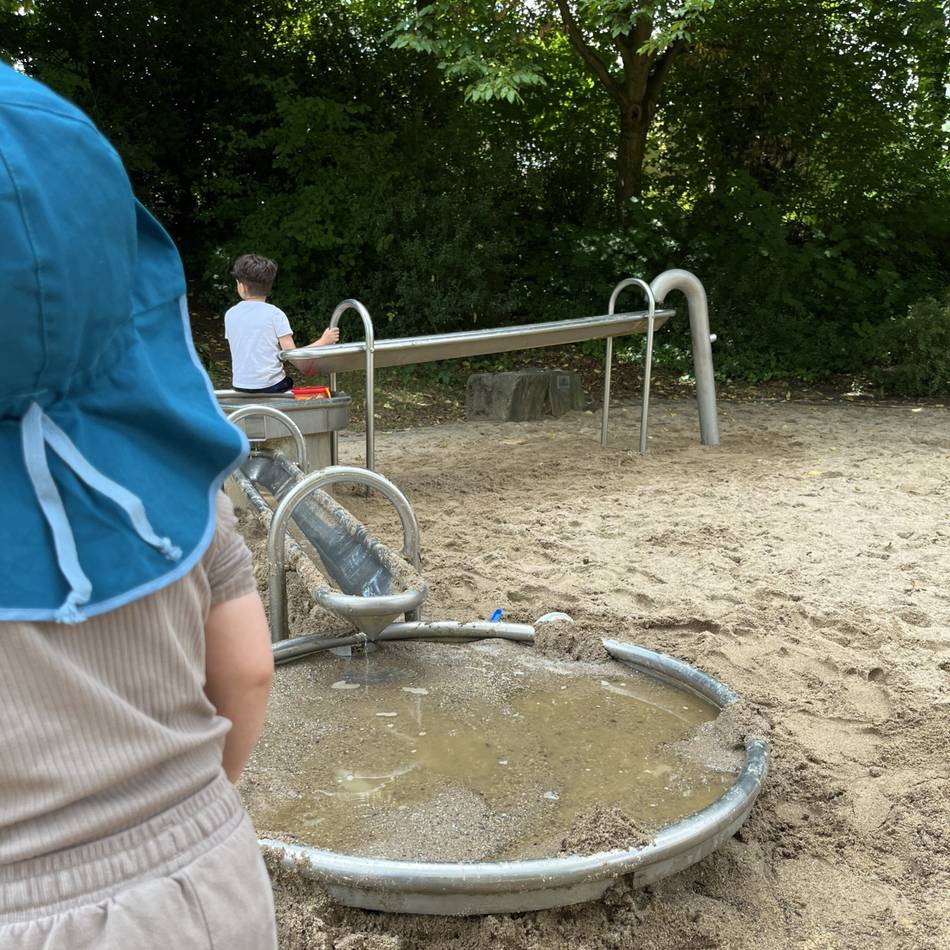 Auf der Suche nach Erfrischung: Alle Wasserspielplätze in Neuss wieder in Betrieb