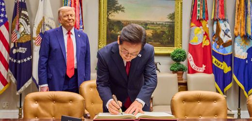 Donald Trump begeistert von Stift aus Südkorea – Aktienkurs von falscher Firma steigt