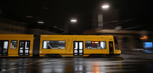 Dresden: Mann verletzt 21-jährigen US-Bürger in Straßenbahn mit Messer