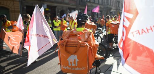 Lieferando-Fahrer streiken für Tarifvertrag