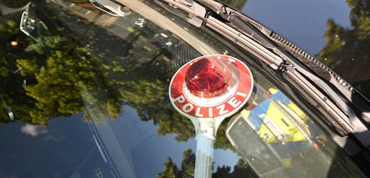 Hamburg: Zivilfahnder an Tankstelle bestohlen