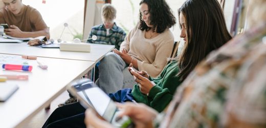 Handyverbot an Schulen: Das Wichtigste, was Kinder lernen müssen – abschalten!