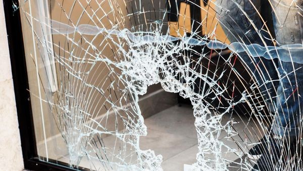 Velbert: Duo flüchtet nach versuchtem Einbruch in Schule