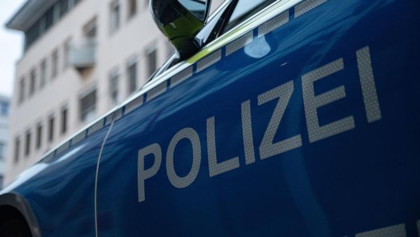 Unfallflucht in Velbert: Polizei sucht Fahrerin im Toyota