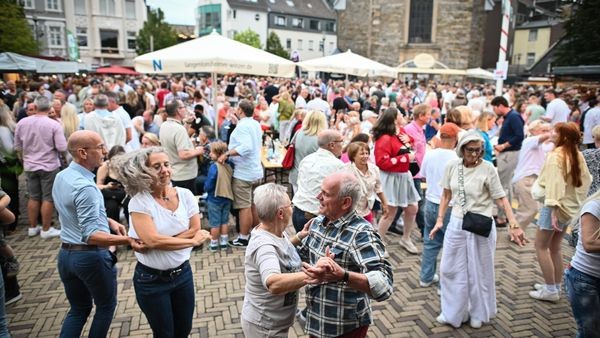 Velberter Weinfest: Sommer kehrt zurück und zieht Massen an