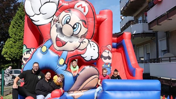 Dank Sohnemann: Velberter Familie verleiht jetzt Hüpfburgen