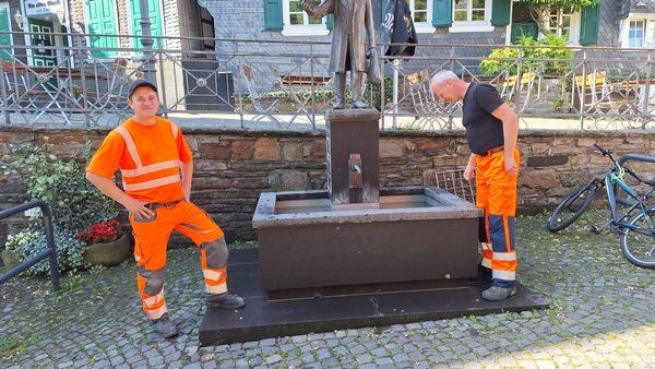 Endlich: Brunnen in der Altstadt von Langenberg in Betrieb
