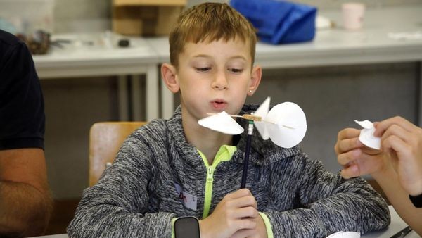 Ferienspaß in Velbert: Kinder entdecken die Kraft des Windes