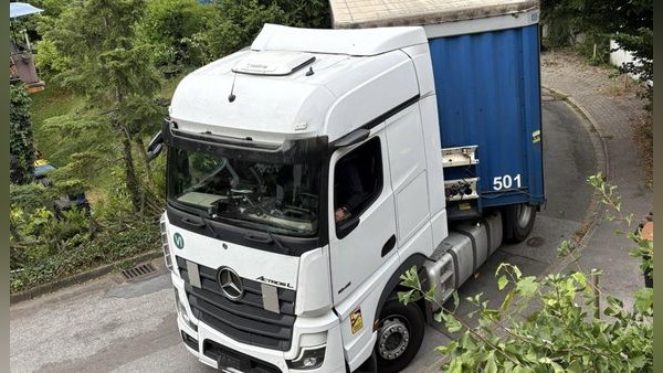 Nach Sperrung: Lkw fahren sich in Velberter Wohngebiet fest