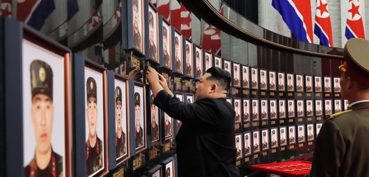 Nordkorea: Kim Jong Un zeichnet Soldaten für Einsatz in Russlands Angriffskrieg aus