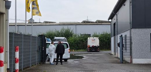 Erkelenz in NRW: Leiche in Kofferraum eines ausgebrannten Autos entdeckt