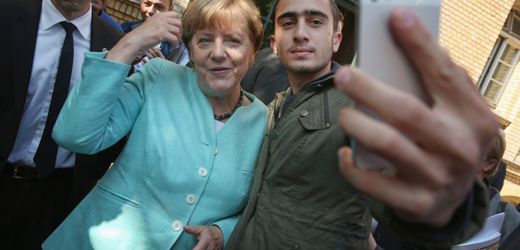 Angela Merkel trifft Anas Modamani und Fans verarzten die WDR-Maus – die guten News der Woche