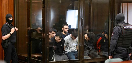 Russland: 19 Männer wegen Angriff auf Konzerthalle Crocus City Hall vor Gericht