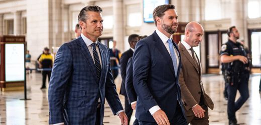 JD Vance und Pete Hegseth: Proteste in Washington beim Besuch bei der Nationalgarde