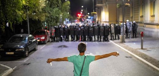 Serbien: Neue Dynamik der Gewalt bei Protesten gegen Regierung