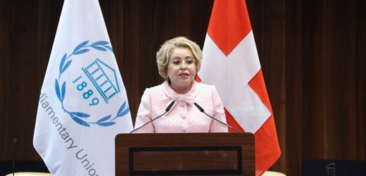 Julia Klöckner: Wegen dieser Russin verließ die Bundestagspräsidentin einen Konferenzsaal