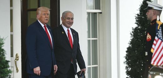 Angriff auf Iran: Donald Trump bezeichnet sich und Benjamin Netanyahu als »Kriegshelden«