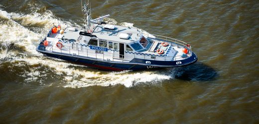 Rostock: Betrunkener Segler rammt mit 3,1 Promille Pier und behindert Fähre