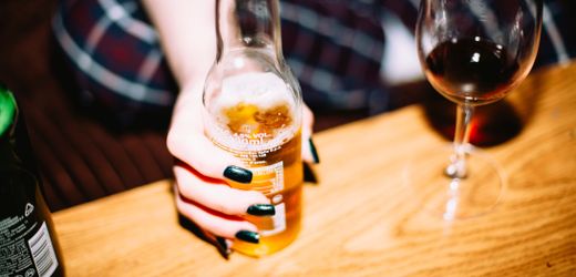 Alkohol: Wein und Bier erst ab 18? Koalitionspolitiker offen für schärfere Regeln