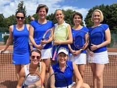 Blau-Weiß Düsseldorf steigt in die Regionalliga auf: Damen-30-Team überrascht als Meister der Niederrheinliga