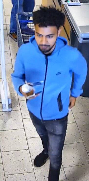 89-Jähriger in Aldekerk war das Opfer: Betrüger kauft mit gestohlener Bankkarte ein und wird gefilmt