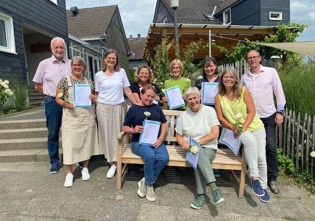 Hückeswagener Hospizgruppe „Die Weggefährten“: Sieben neue ehrenamtliche Mitarbeiterinnen