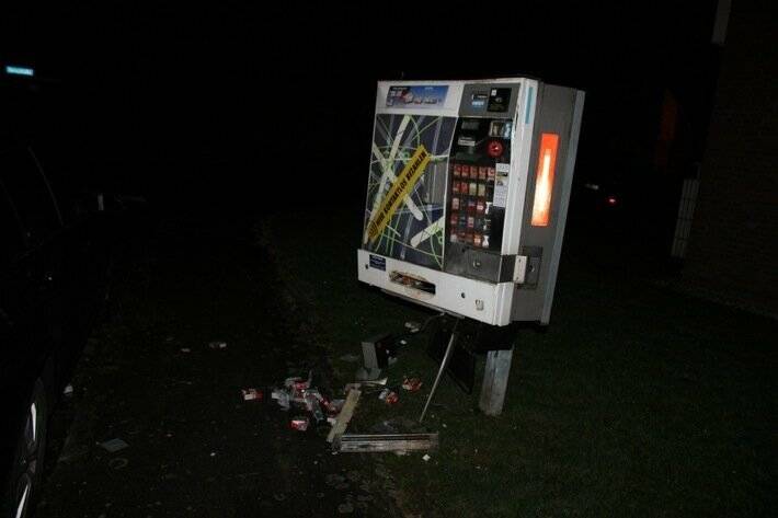 Laute Geräusche in der Nacht: Zigarettenautomat in Goch aufgebrochen – Zeugin sieht drei Verdächtige