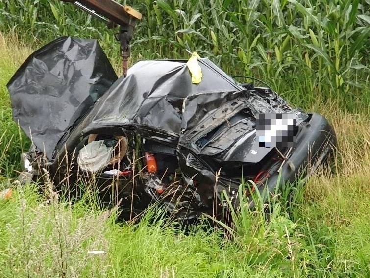 Schwerer Unfall in Wachtendonk: 23-Jähriger prallt mit Renault Clio gegen einen Baum