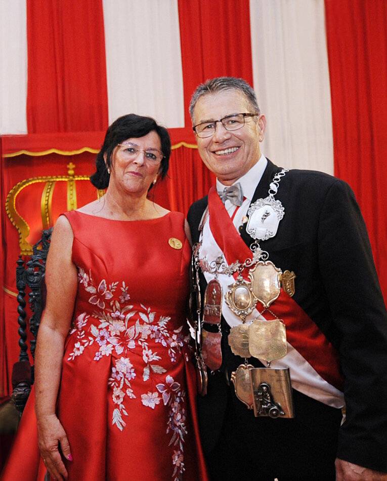 Schützenfest in Grimlinghausen 2025: Ein Handwerker im Königsornat
