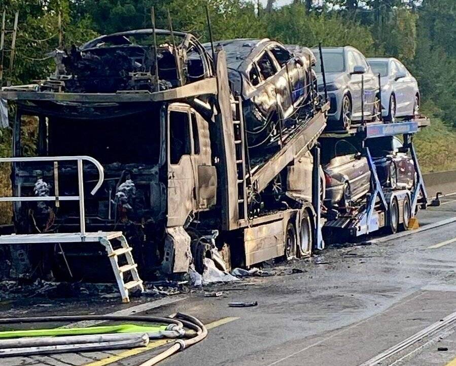 Zwischen Wermelskirchen und Burscheid: A1 nach Lkw-Brand mehr als 13 Stunden gesperrt
